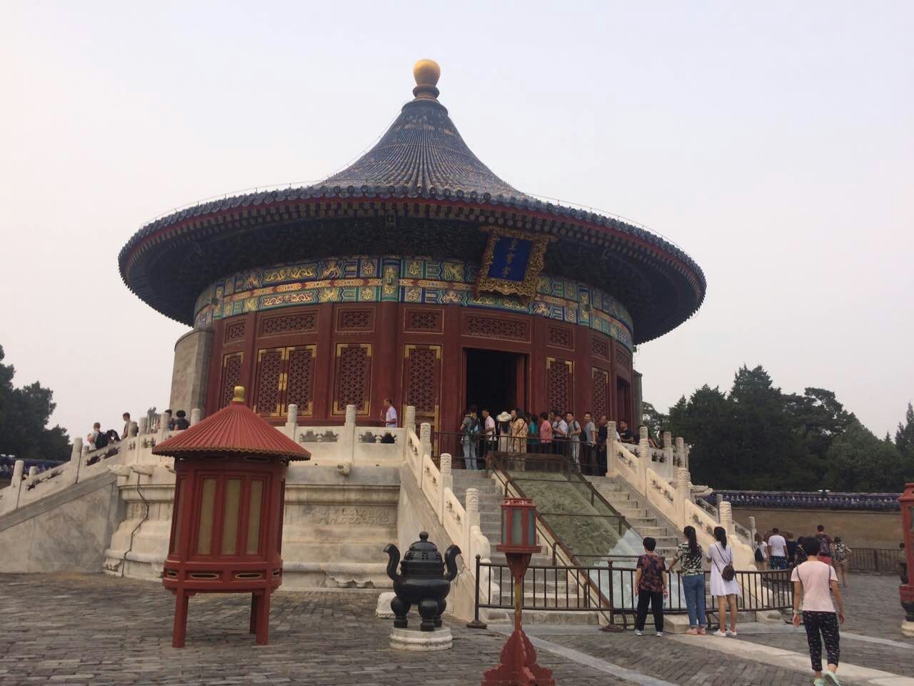 【携程攻略】北京回音壁景点,天坛公园回音壁，是皇穹宇的圆形围墙，现在已用护栏将其隔开，人不能…