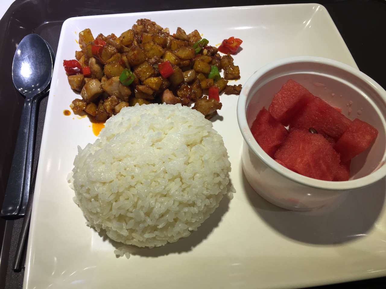 难求的一家快餐店,米饭很不错,菜品也很多