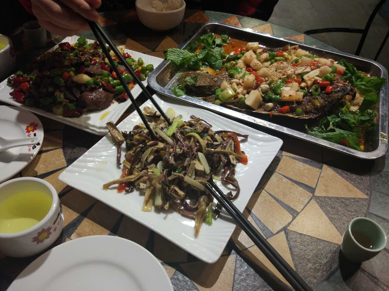 滇厨餐厅·小锅巴纳西美食