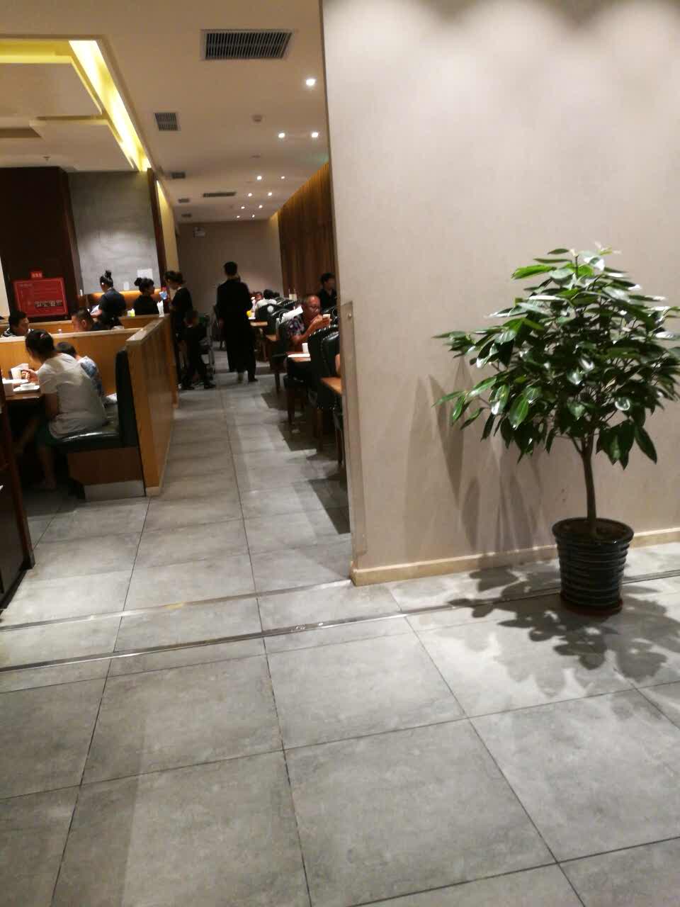 峨眉小镇勒泰店图片