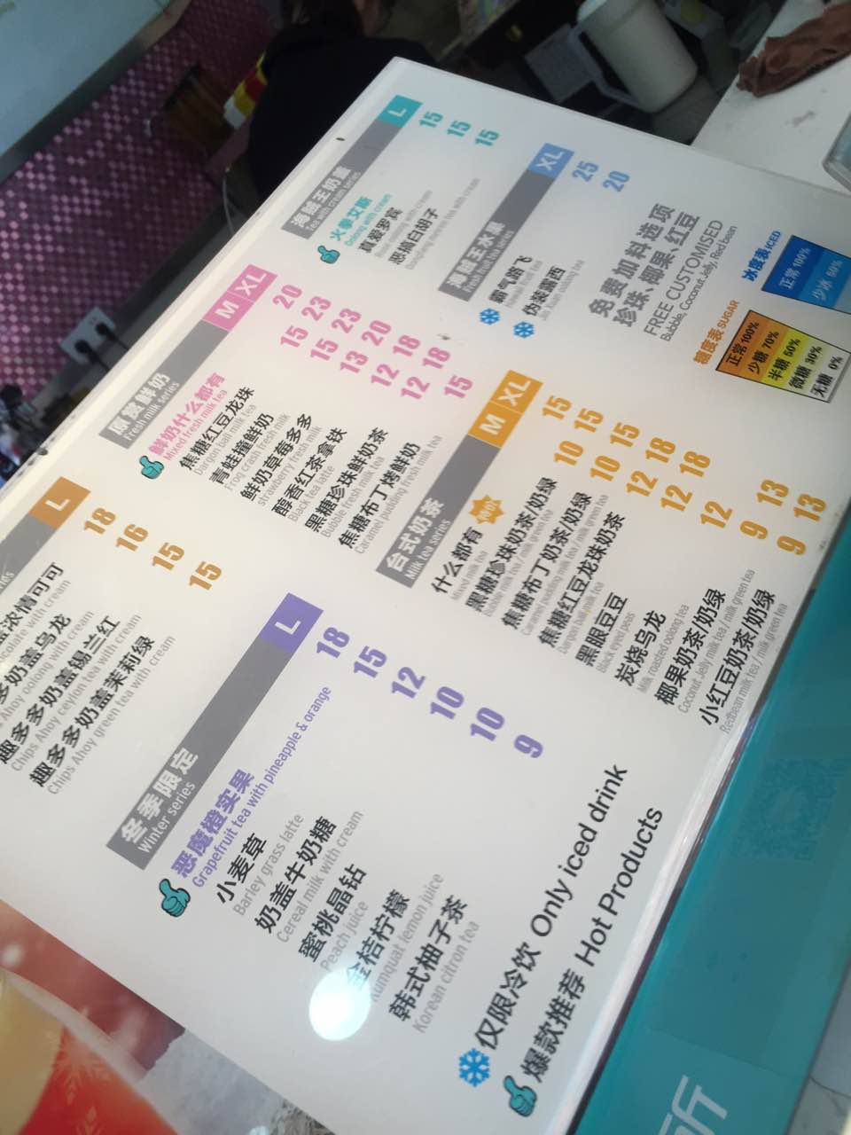 美食餐厅,老板人特别帅,店里的美女人