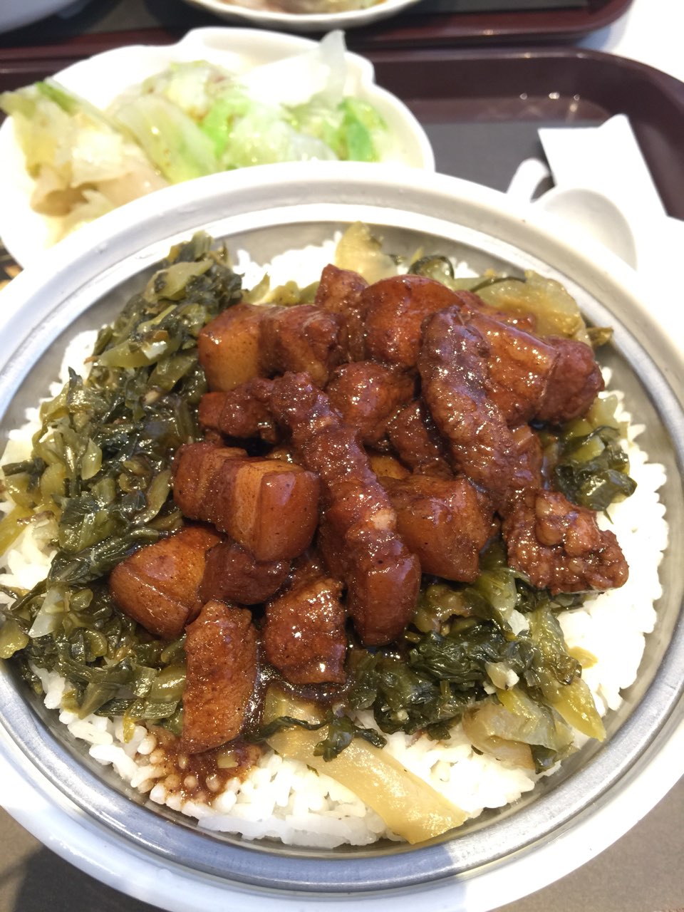 酸菜卤肉太咸啦~~~不过这间分店的生菜王份量比其他家多!