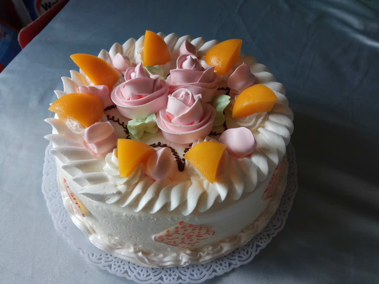 每次的生日蛋糕,红宝石是我的首选,它的奶油甜而不腻,蛋糕都刷过糖水