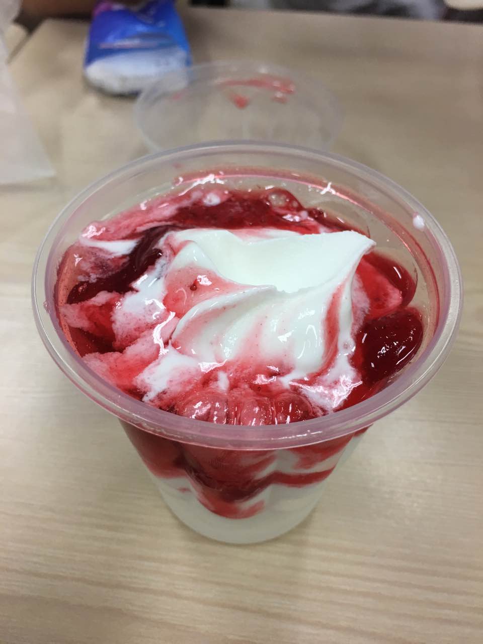 2021肯德基(向阳店)美食餐厅,最爱草莓圣代 美味 环境不错.