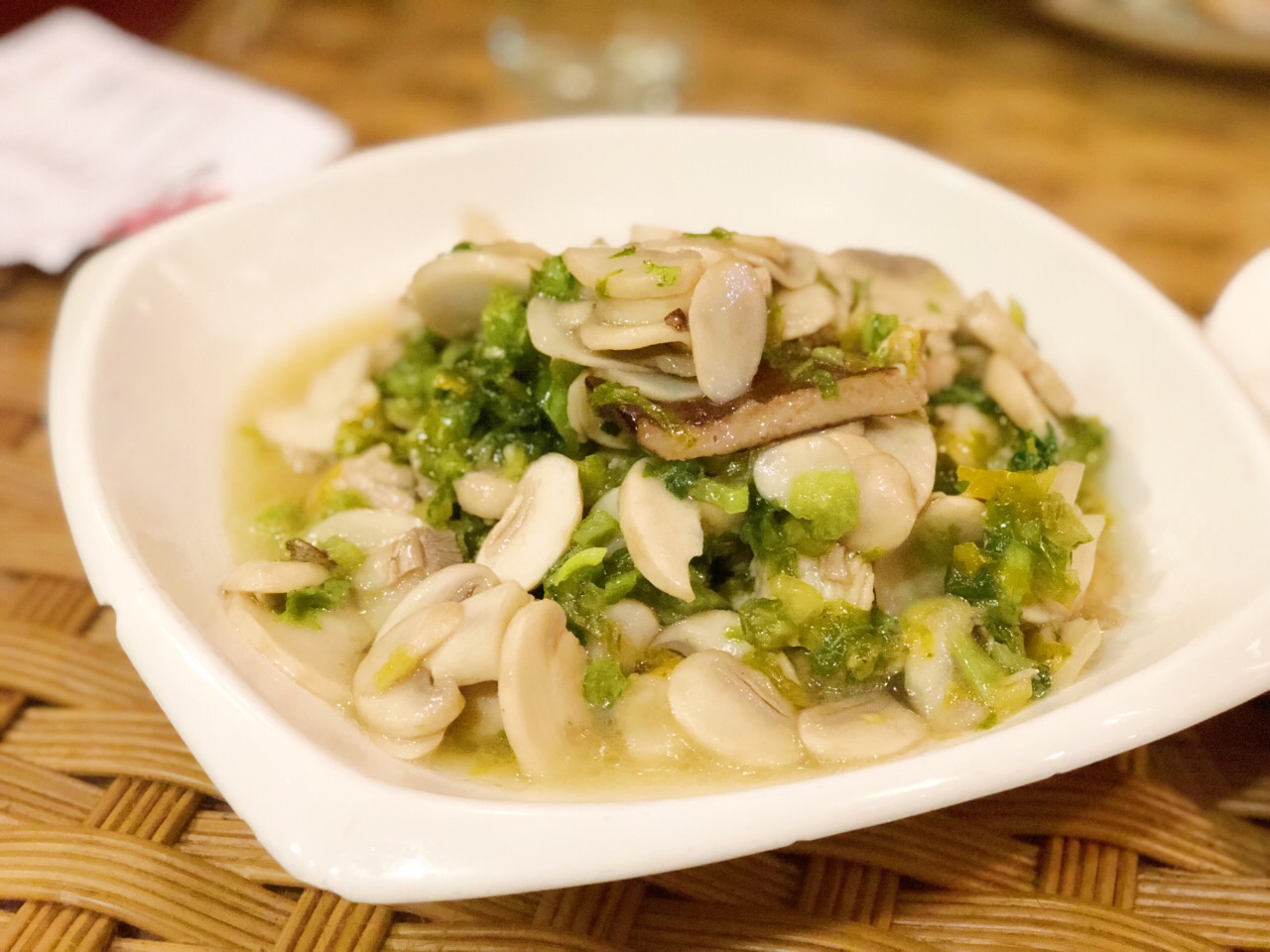 肥而不腻又十分入味菜品大都明档展示三鲜汤看起来蛮清淡喝起来也特别