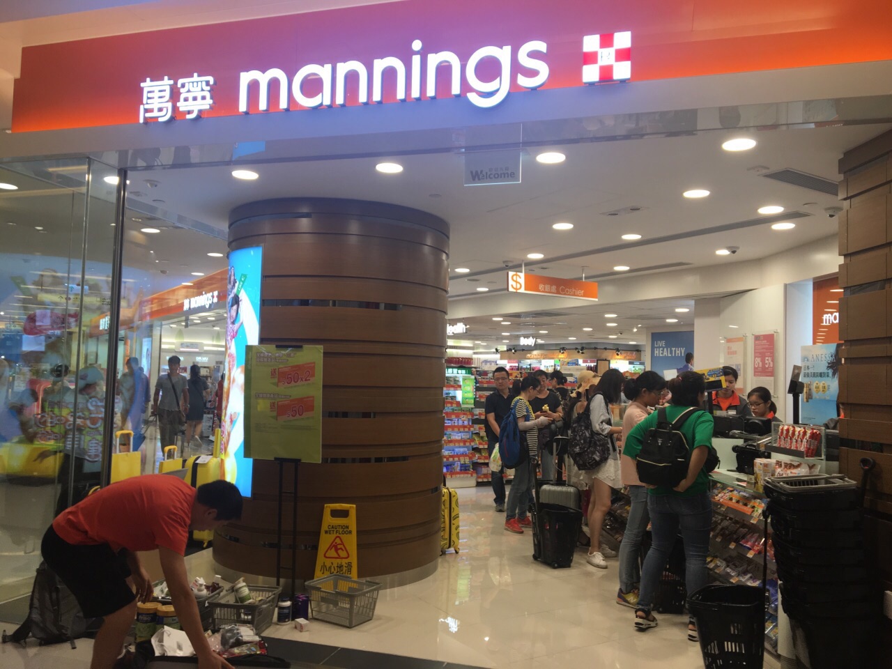 【攜程攻略】香港萬寧(k11店)購物,從尖沙咀港鐵站的n2出口,進入k11,