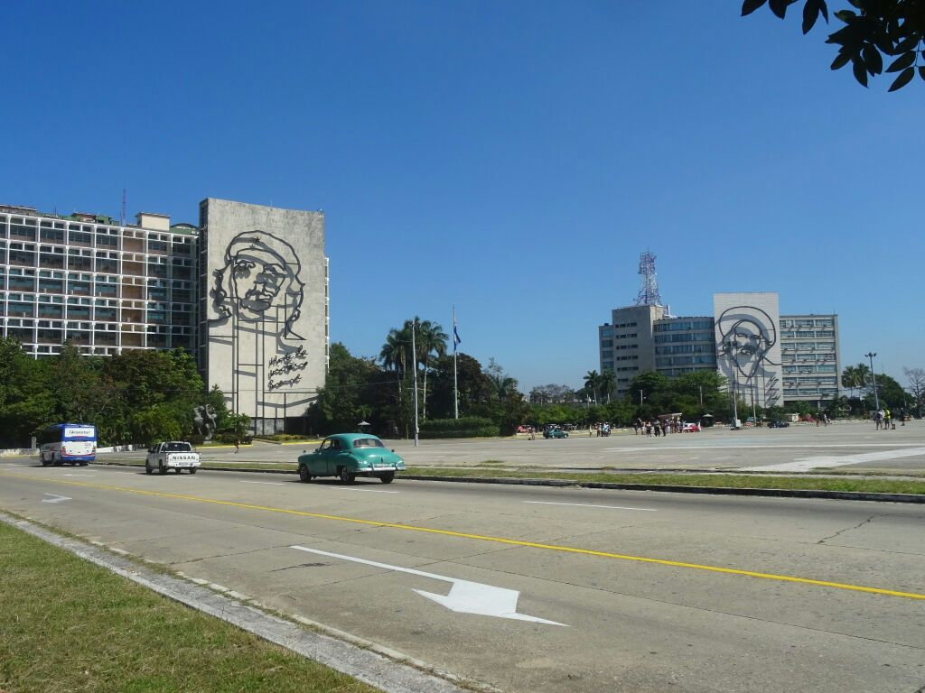 哈瓦那的革命广场是世界上最大的广场来到这里的第一眼给你的感觉就是