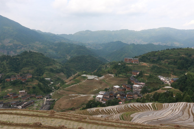 龙胜县2018人口出生率_广西龙胜 两栖农民 年终旅游分红光荣脱贫(2)