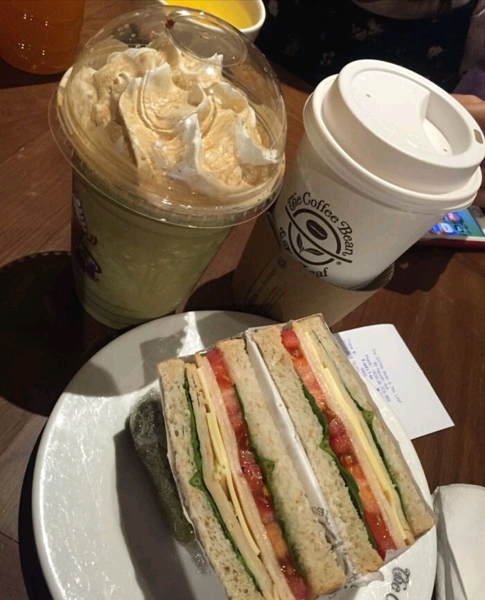 2023coffee bean & tea leaf美食餐廳,.應該喝這個,味道真心一般.