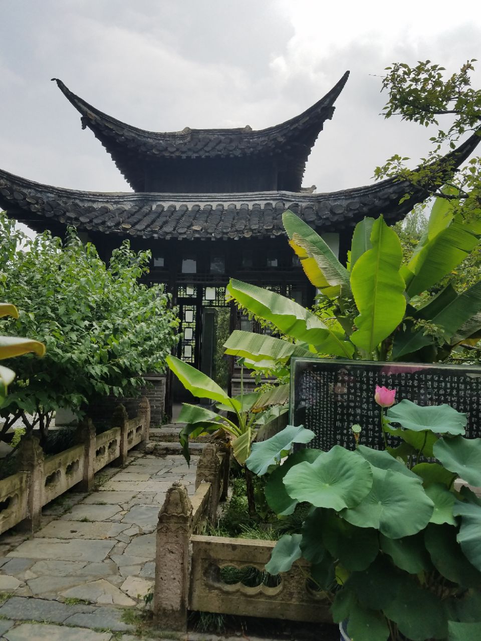 徐园位于江苏省扬州市瘦西湖景区内园中有园是瘦西湖的特色与小金山