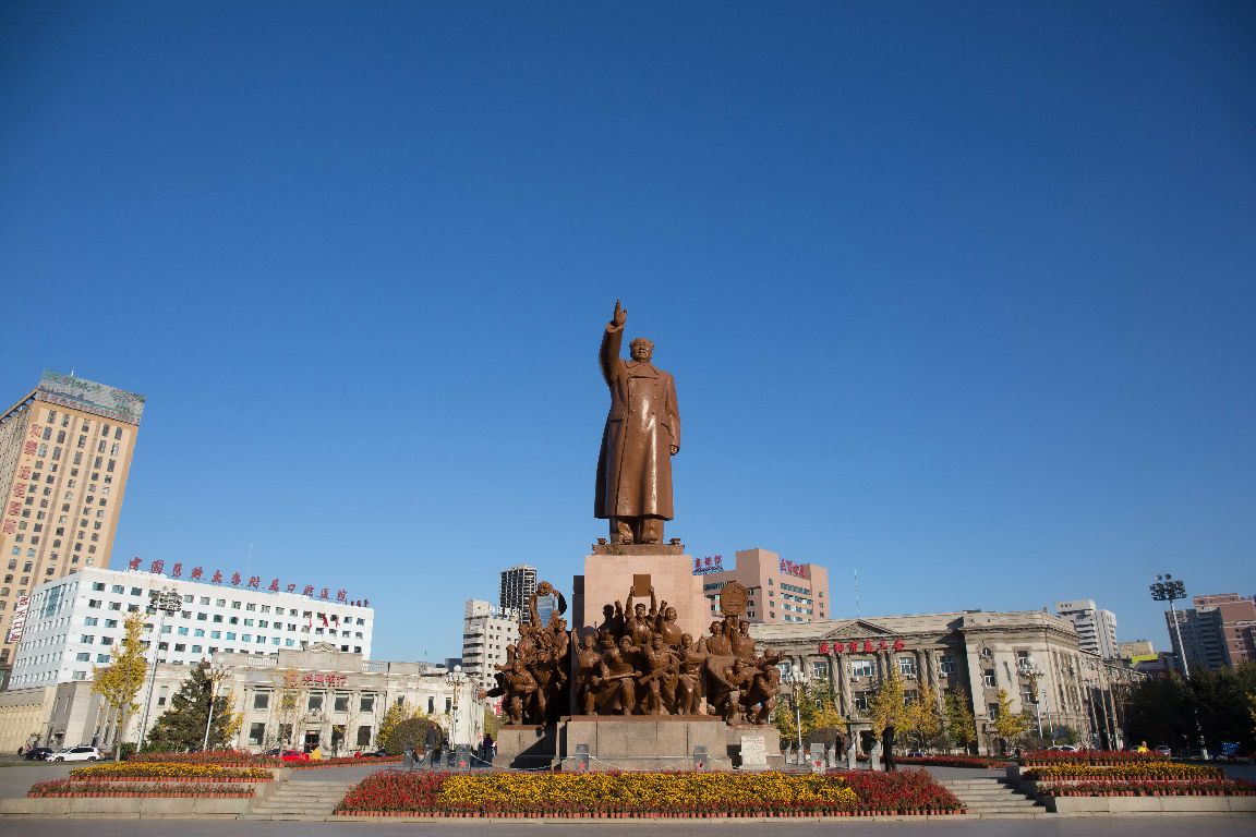 浪速广场更名为中山广场,沈阳解放后仍沿用此名;文化大革命时期称红旗
