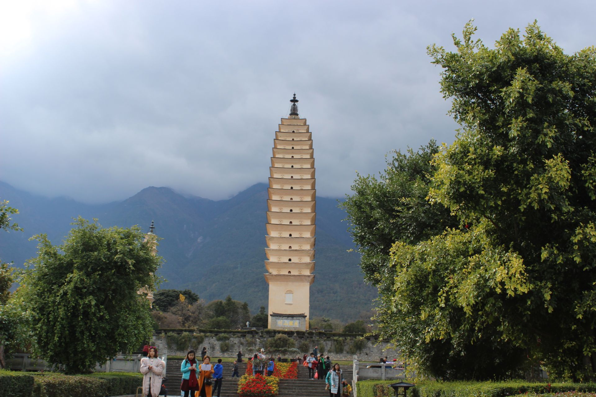 大鹏金翅鸟广场