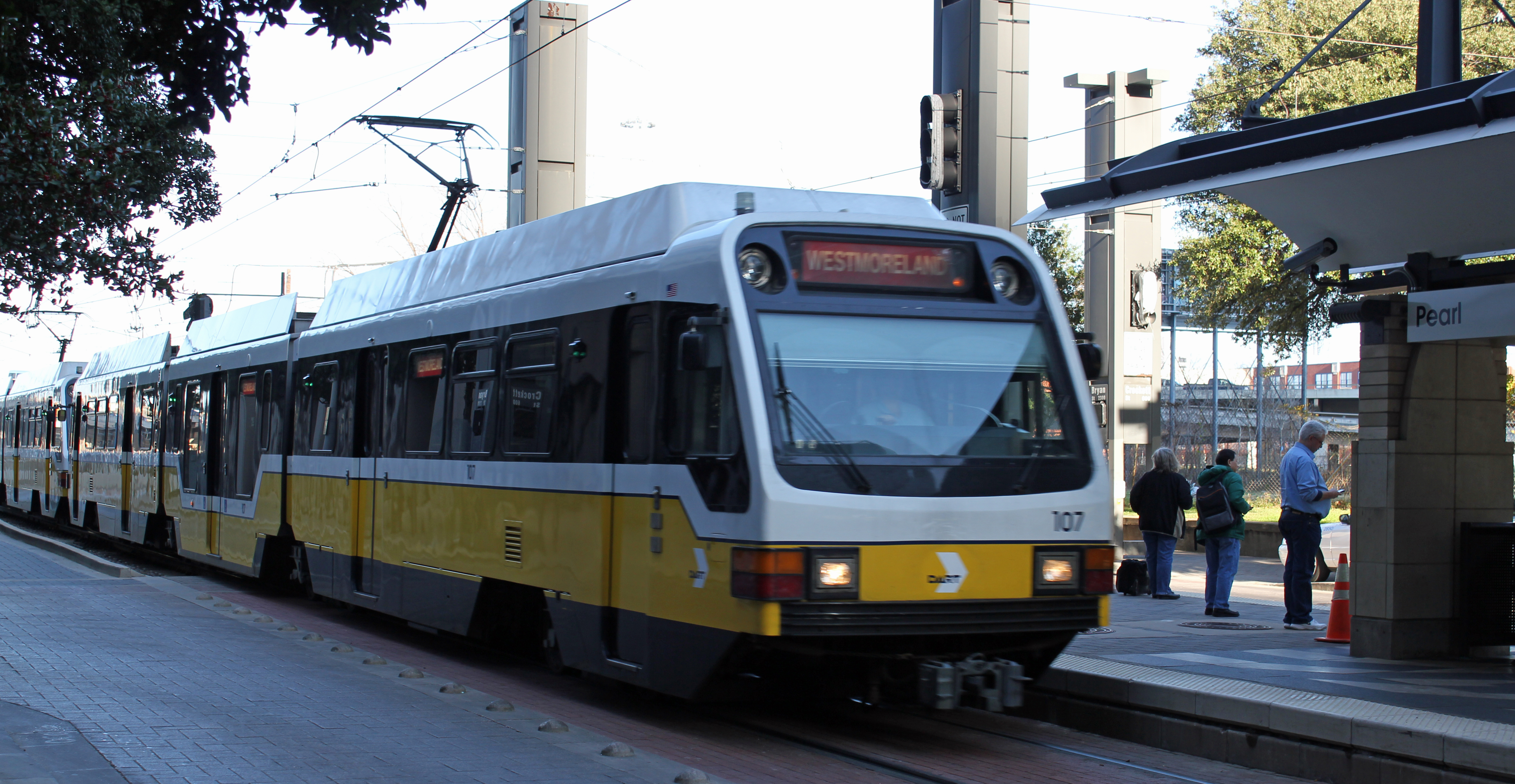 dallas area rapid transit   getting around dallas 直线距离1.9km