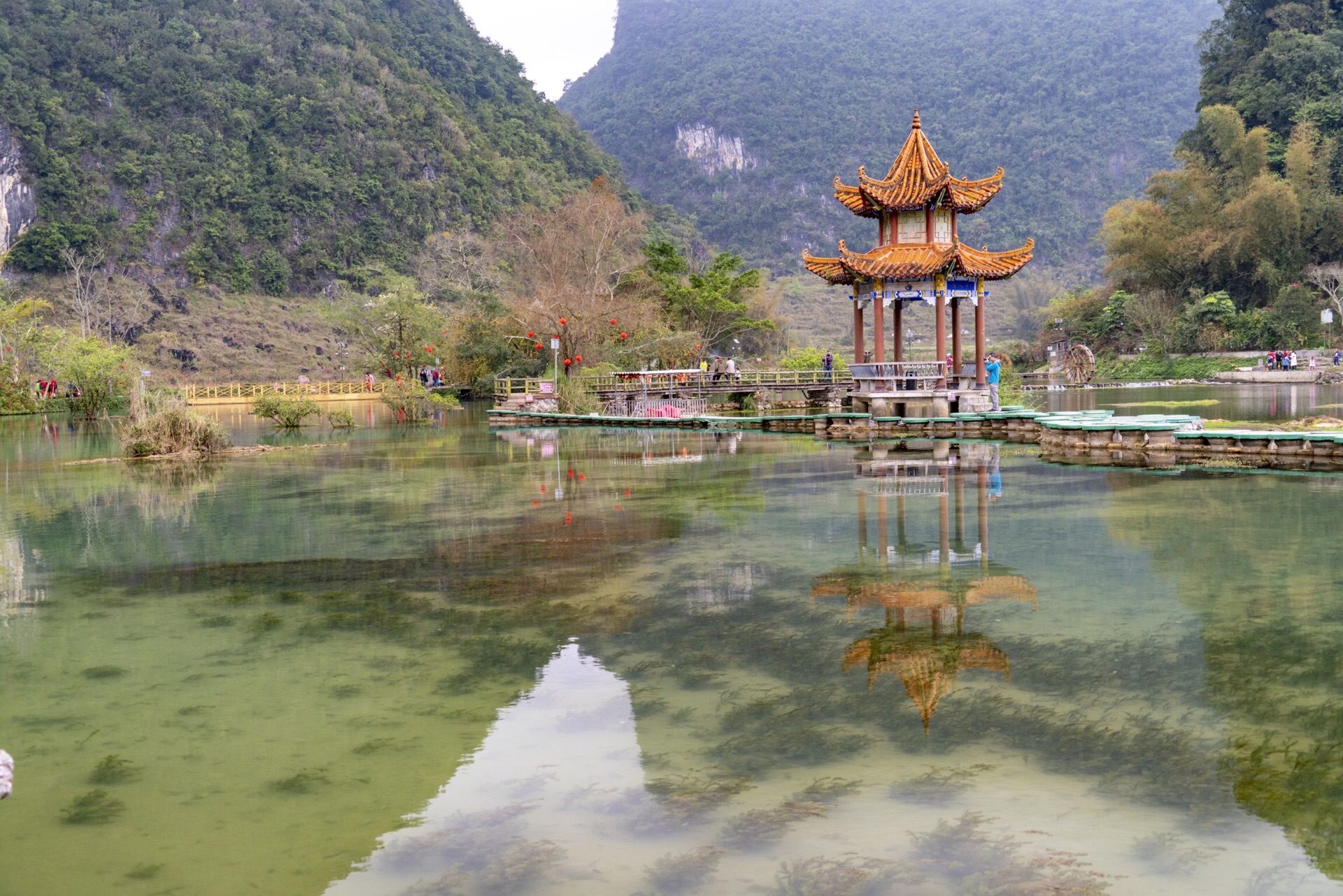 10,靖西旅遊景點1古龍山峽谷群古龍山峽谷群位於靖西縣湖潤鎮境內它由