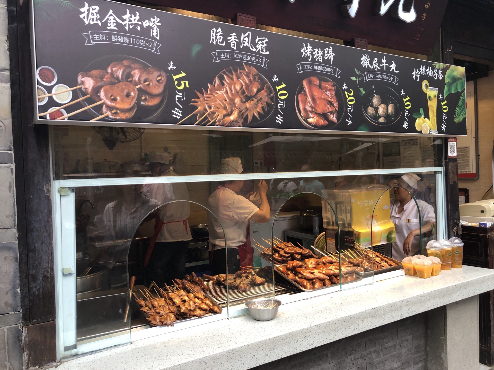 食在西安回民街 请打开你的胃品尝300多种特色小吃