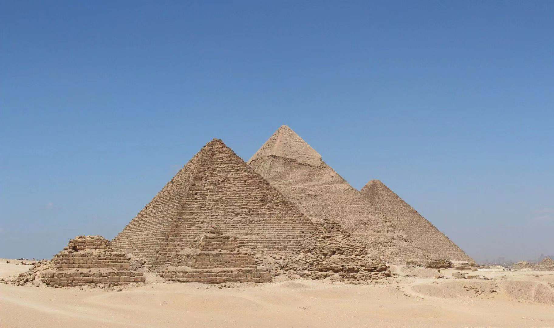 内弗尔卡拉金字塔图片