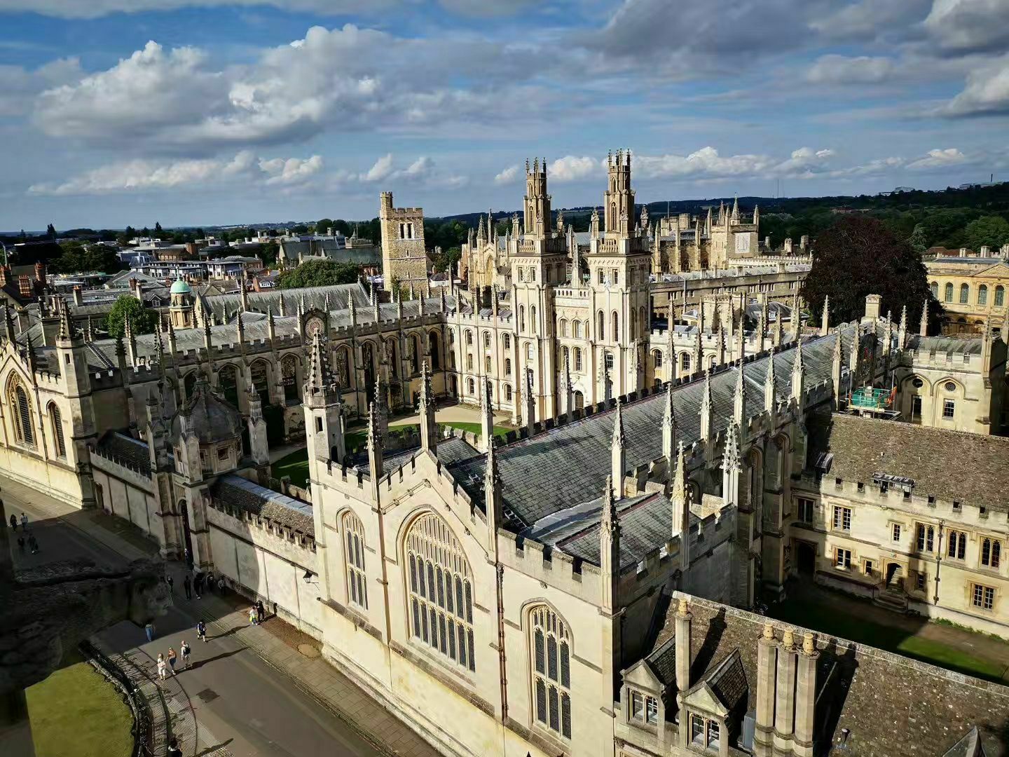 伯明翰中央图书馆