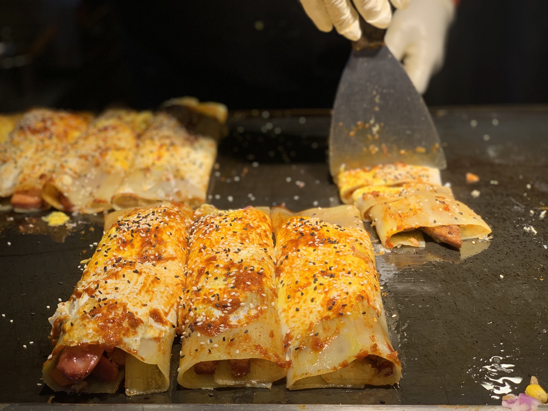 2022心语林烤冷面美食餐厅,看制作过程就感觉很香很好吃.