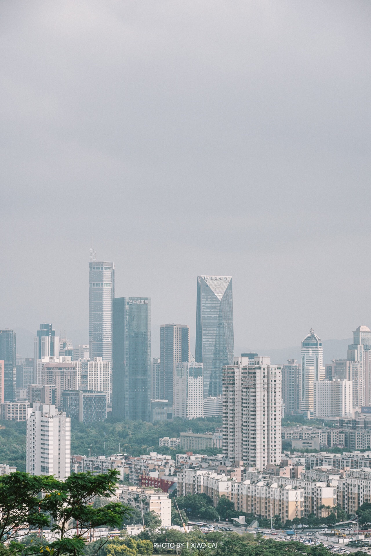 要说深圳市区最佳观景平台,位于莲花山公园内的山顶广场一定是其中之