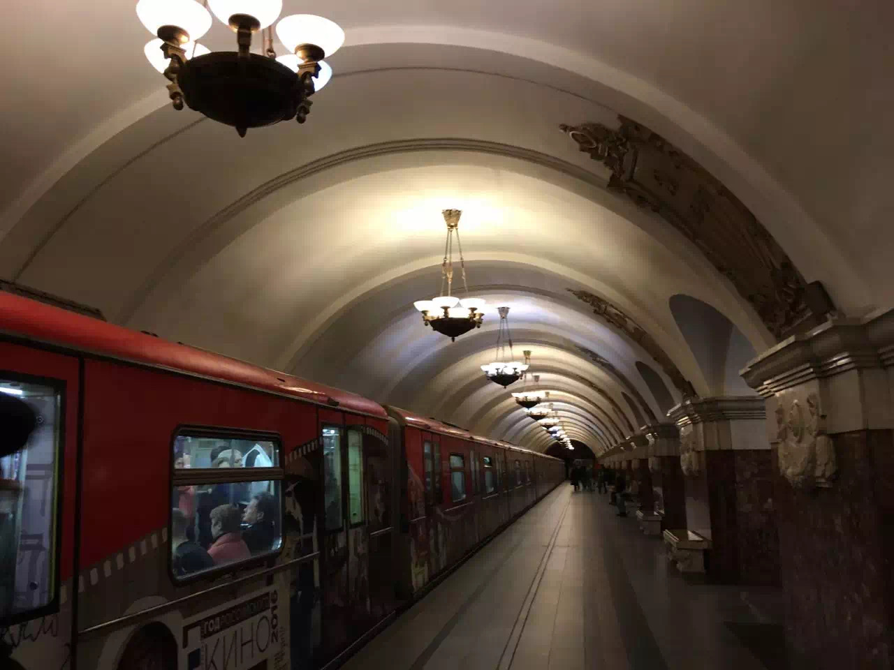 为什么莫斯科的地铁被称为世界最美的地铁站？ - 知乎