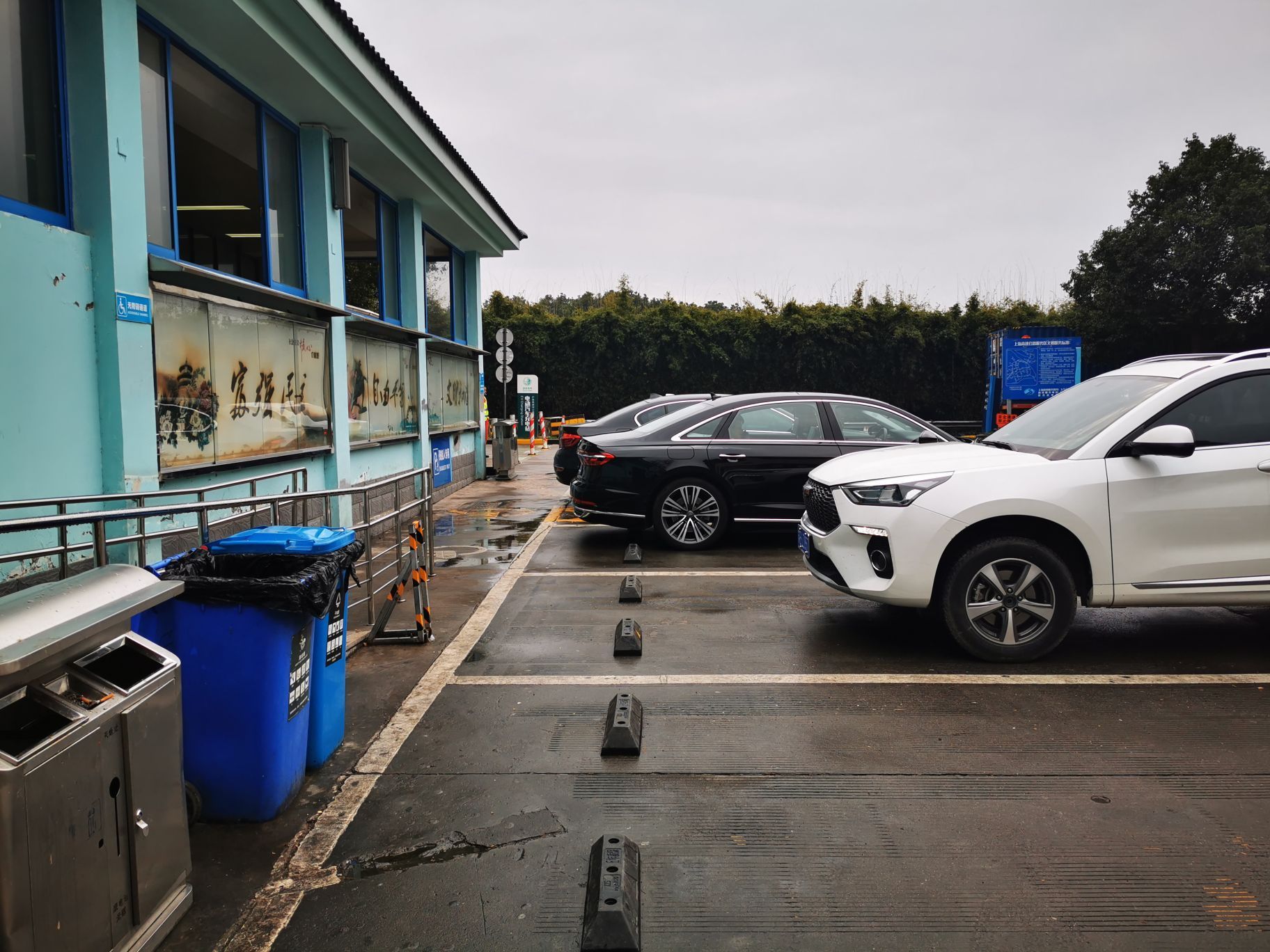 淀山湖服务区餐厅