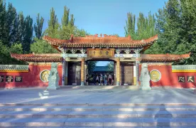 4-Day Dunhuang Tour: Explore the Art Treasures of Mogao Grottoes, Natural Wonders of Mingsha Mountain and Crescent Spring