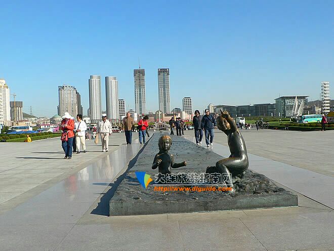 大连百年纪念城雕
