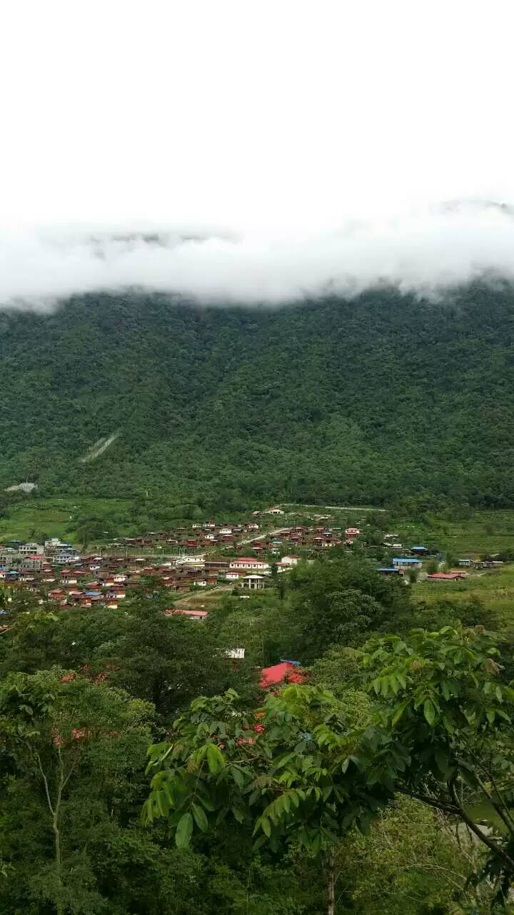 全國最後一個通公路和西藏海拔最低的縣城,亞熱帶氣候,你可以看到層層