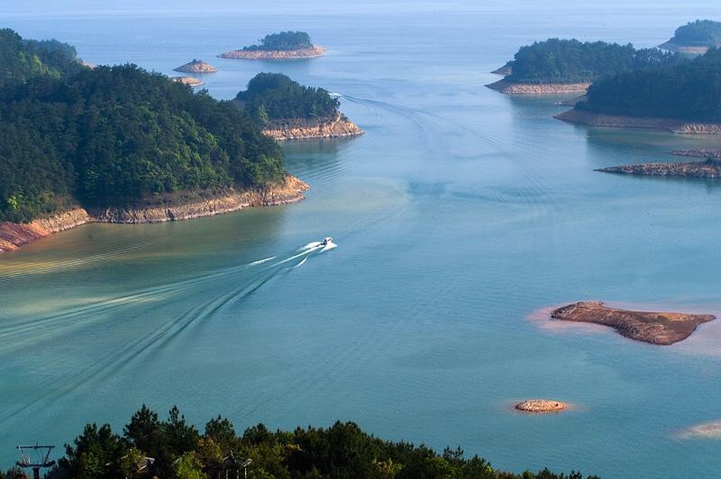 【攜程攻略】千島湖梅峰島景點,梅峰島是千島湖景區登高觀湖攬勝的