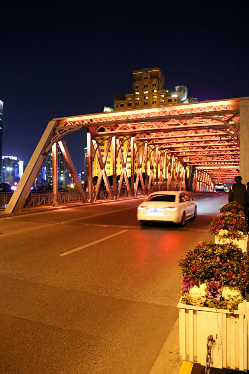 【携程攻略】上海外白渡桥景点,外白渡桥就在外滩边上,也算是上海地标