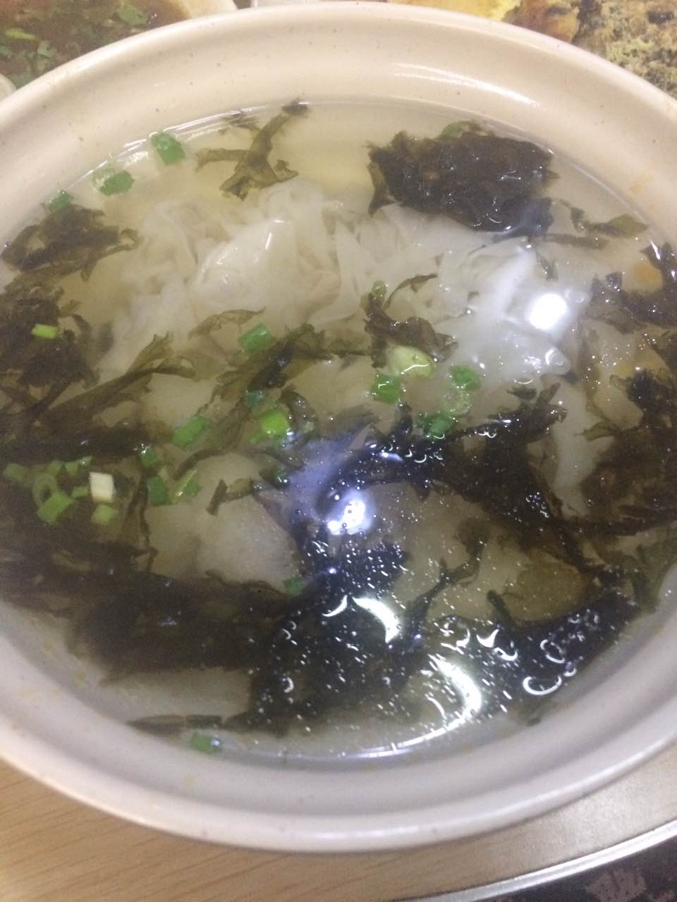 梅干菜饼沾香菇肉丝,配馄饨海带,美味