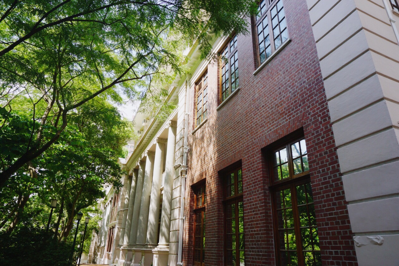 2023香港大学游玩攻略,校园风景很好,而且建筑比较.【去哪儿攻略】