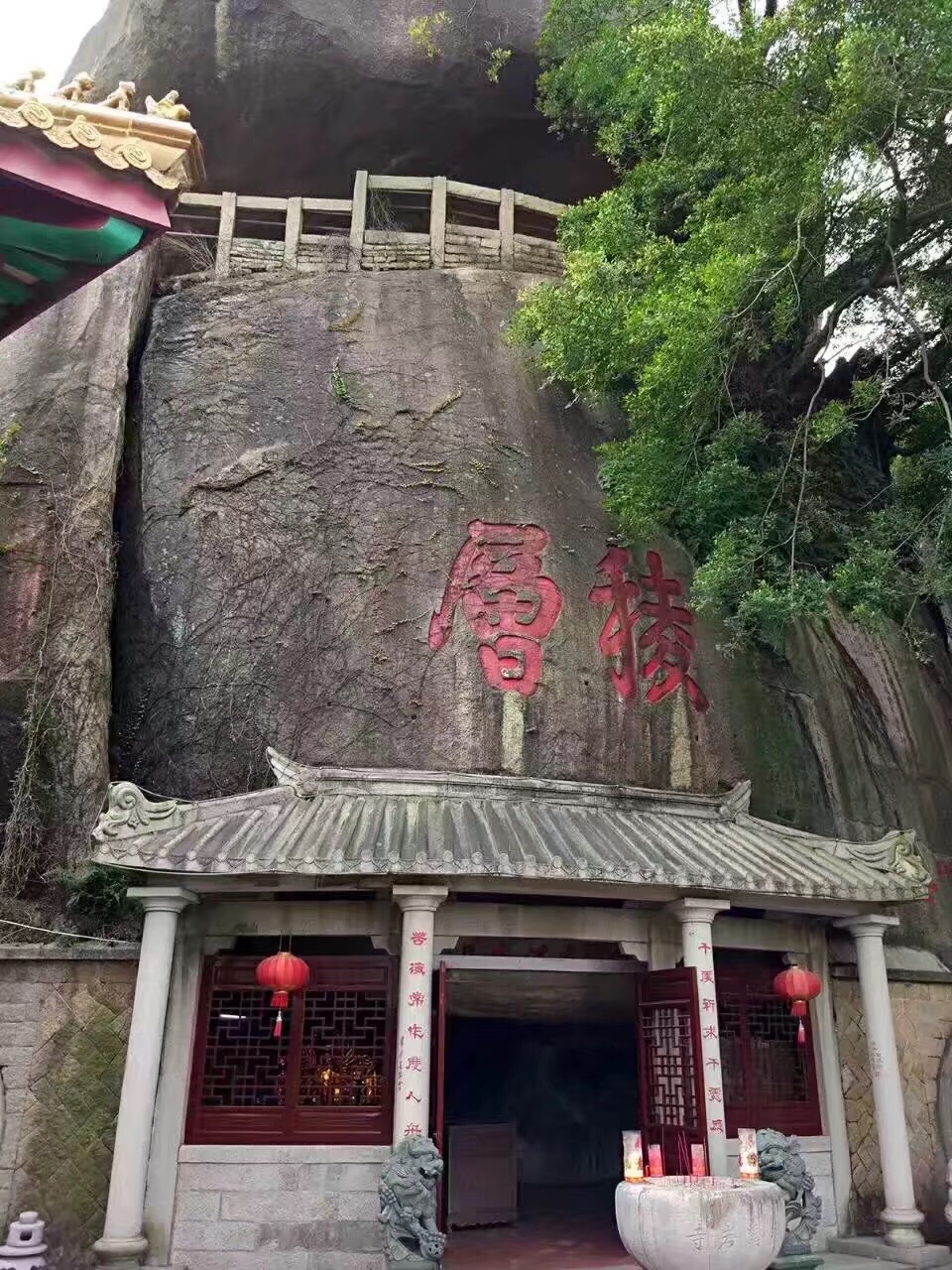 虎溪岩