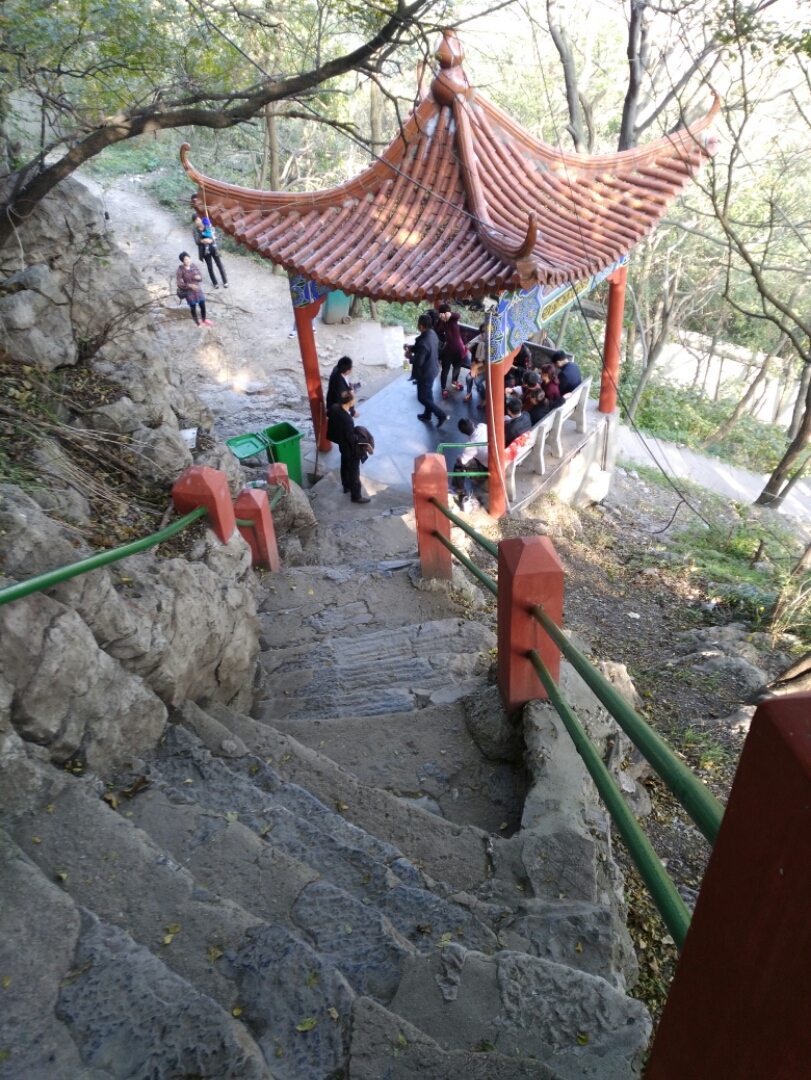 鸡笼山国家森林公园位于安徽和县境内,素有"江北第一名山"之称