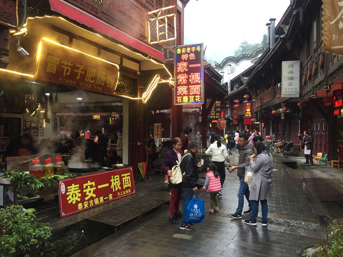 成都小龙坎人均消费_成都小龙坎火锅店图片(3)