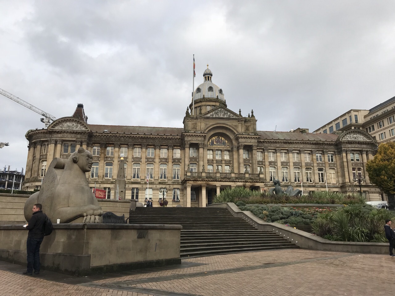 【携程攻略】伯明翰维多利亚广场景点,市中心的一个广场 从new street