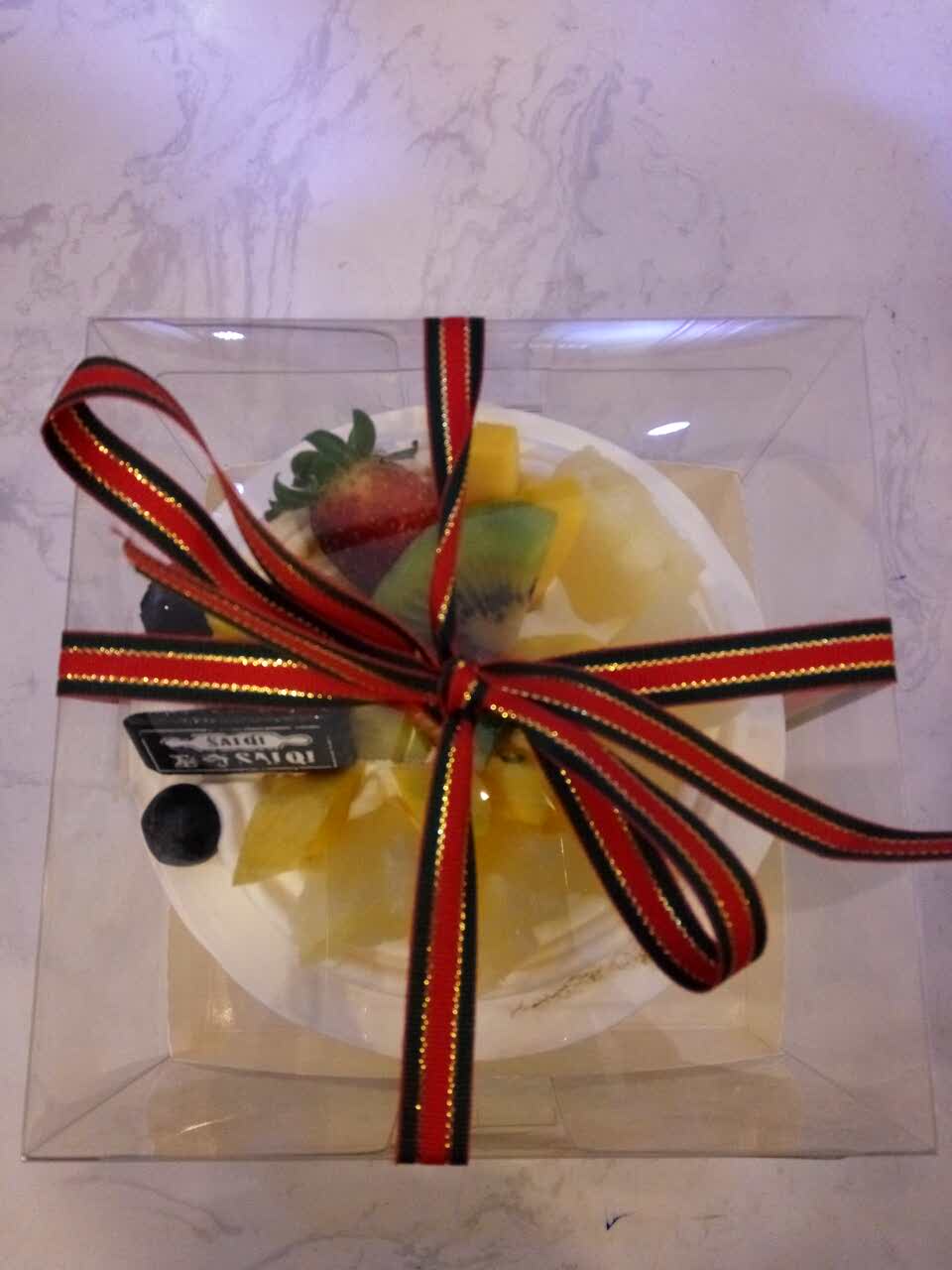 店里面蛋糕,糕点都很好的.品类很丰富,可选择性也多.味道不错.