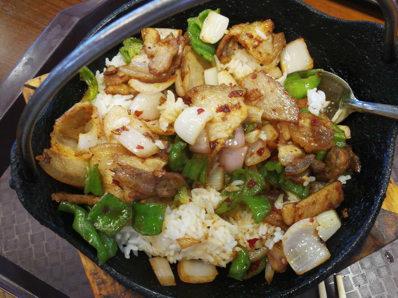 土家风味吊锅饭