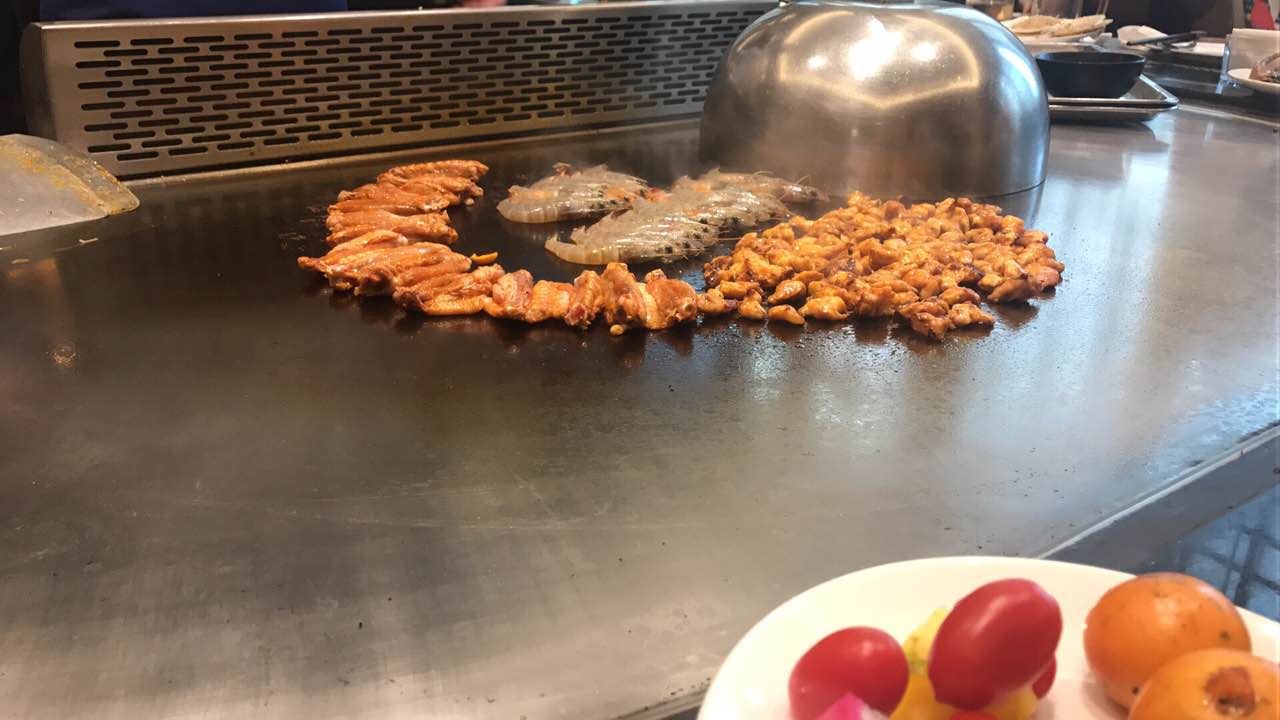 尼尼亞鐵板燒.烤肉自助餐廳(鐘鼓樓總店)