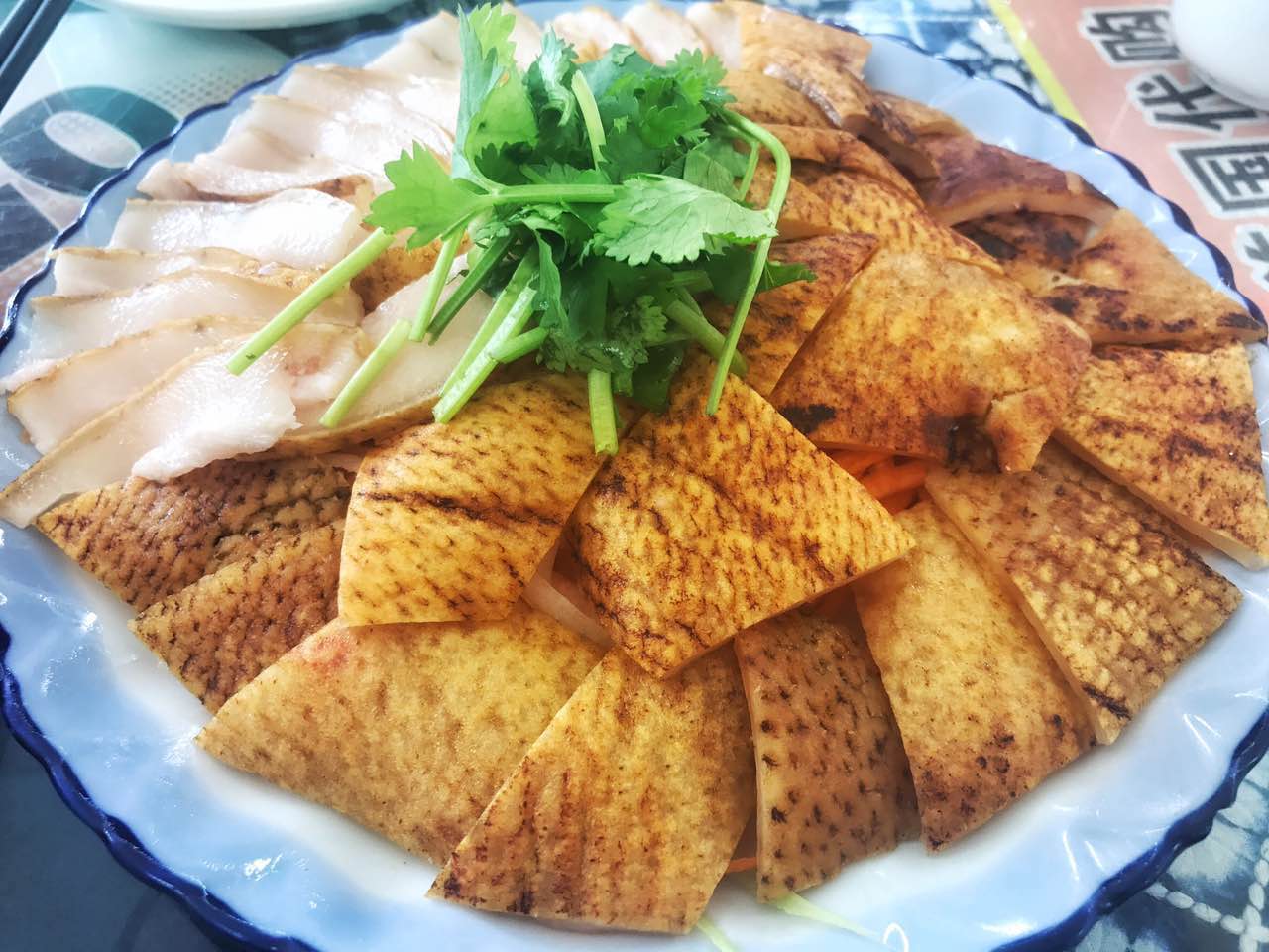 2020大理白族风味园美食餐厅,两人吃了三个菜,都是当地菜.