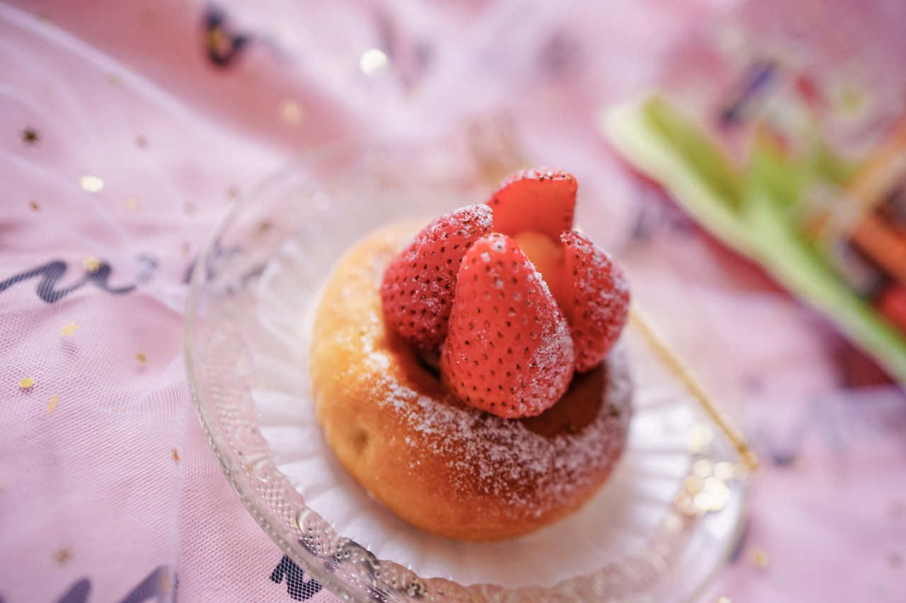 推出了莓力无限的超级草莓季 草莓因其风味酸甜 颜值取胜 比起其他的