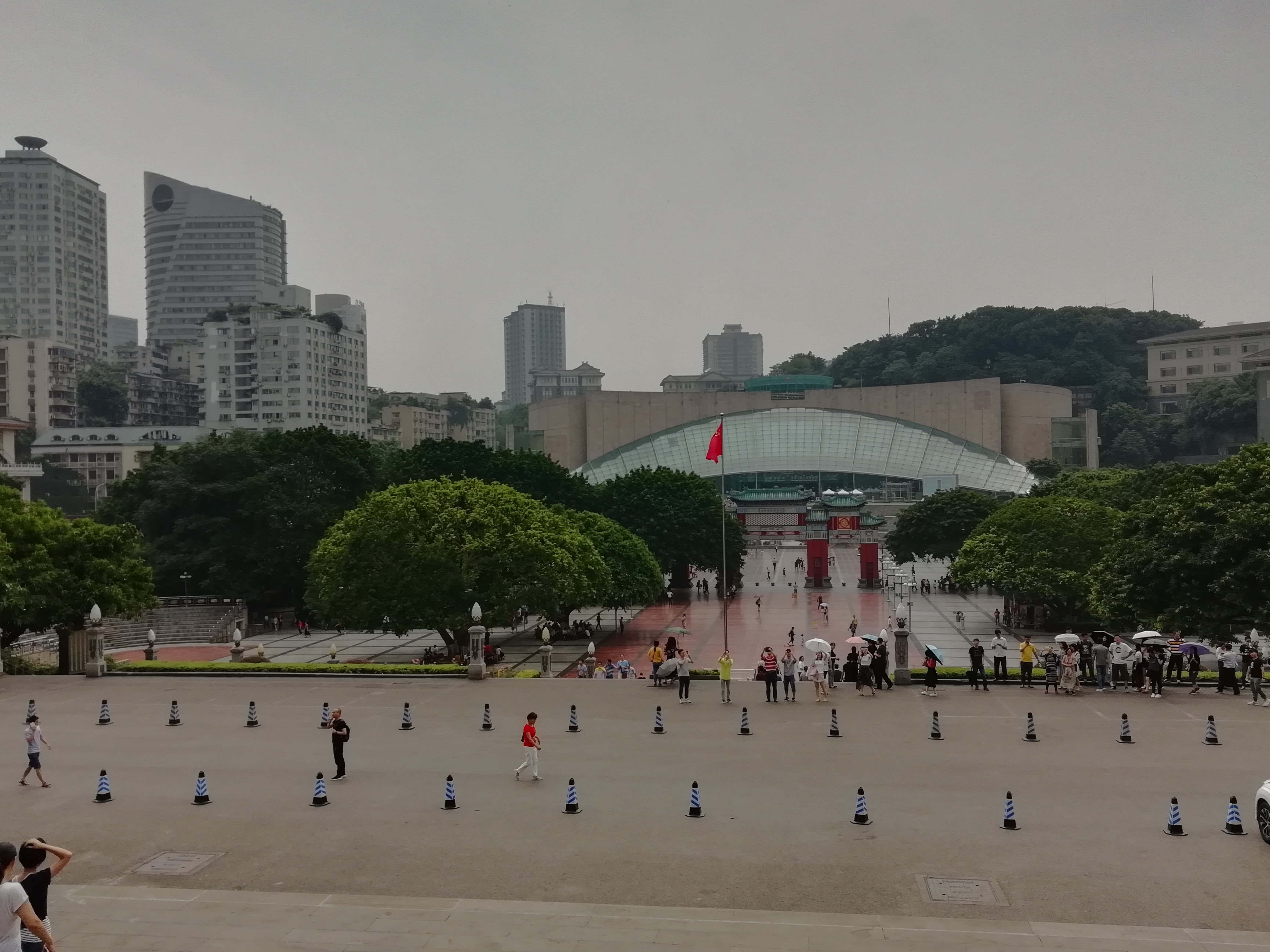 【携程攻略】重庆人民大礼堂景点,重庆人民广场是重庆市人民大礼堂和三峡博物馆之间的共用广场，马路对…