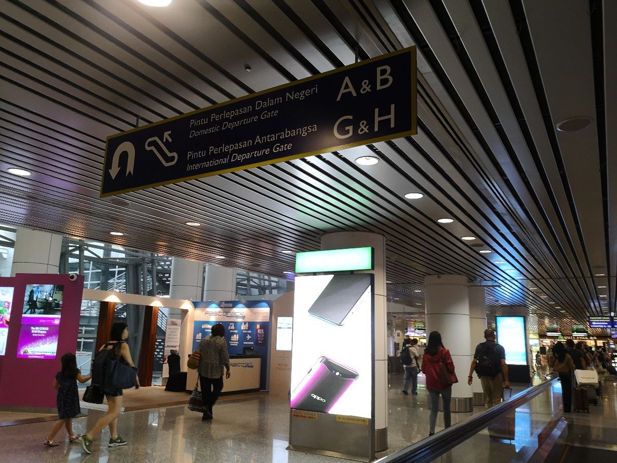 吉隆坡国际机场T2航站楼，是全球最繁忙的国际机场|吉隆坡国际机场|航站楼|亚航_新浪新闻