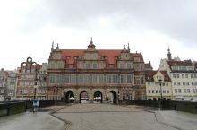 格但斯克是波兰北部波罗的海沿岸的最大城市，历史上在德国和波兰之间几易其手，这里的住宅颇有北欧风格。早
