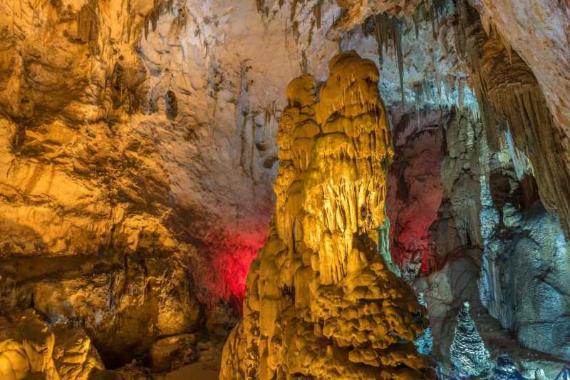 贵州毕节市织金县织金洞打鸡洞