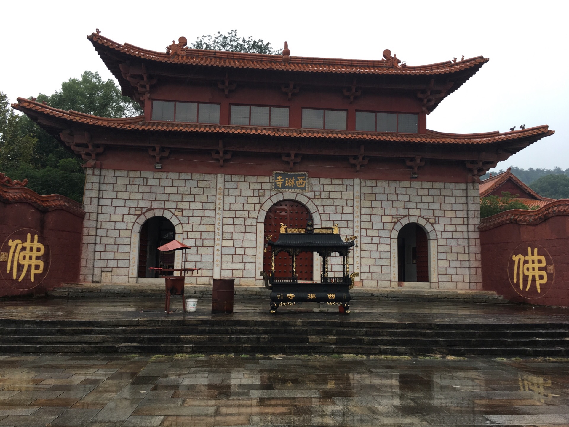 其实这里很值得来,虽然寺庙很小,而且出名的只是苏轼的题西林壁