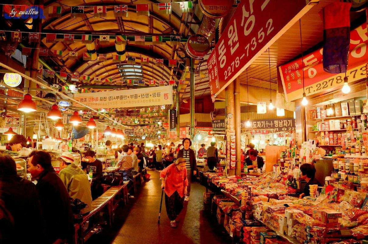 2023东大门市场小吃摊美食餐厅,好多小吃,还有好多小饰品摊.