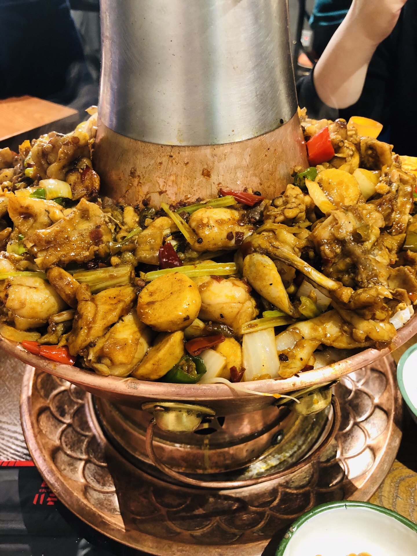 沪小二炭火蛙锅(静安大融城店)
