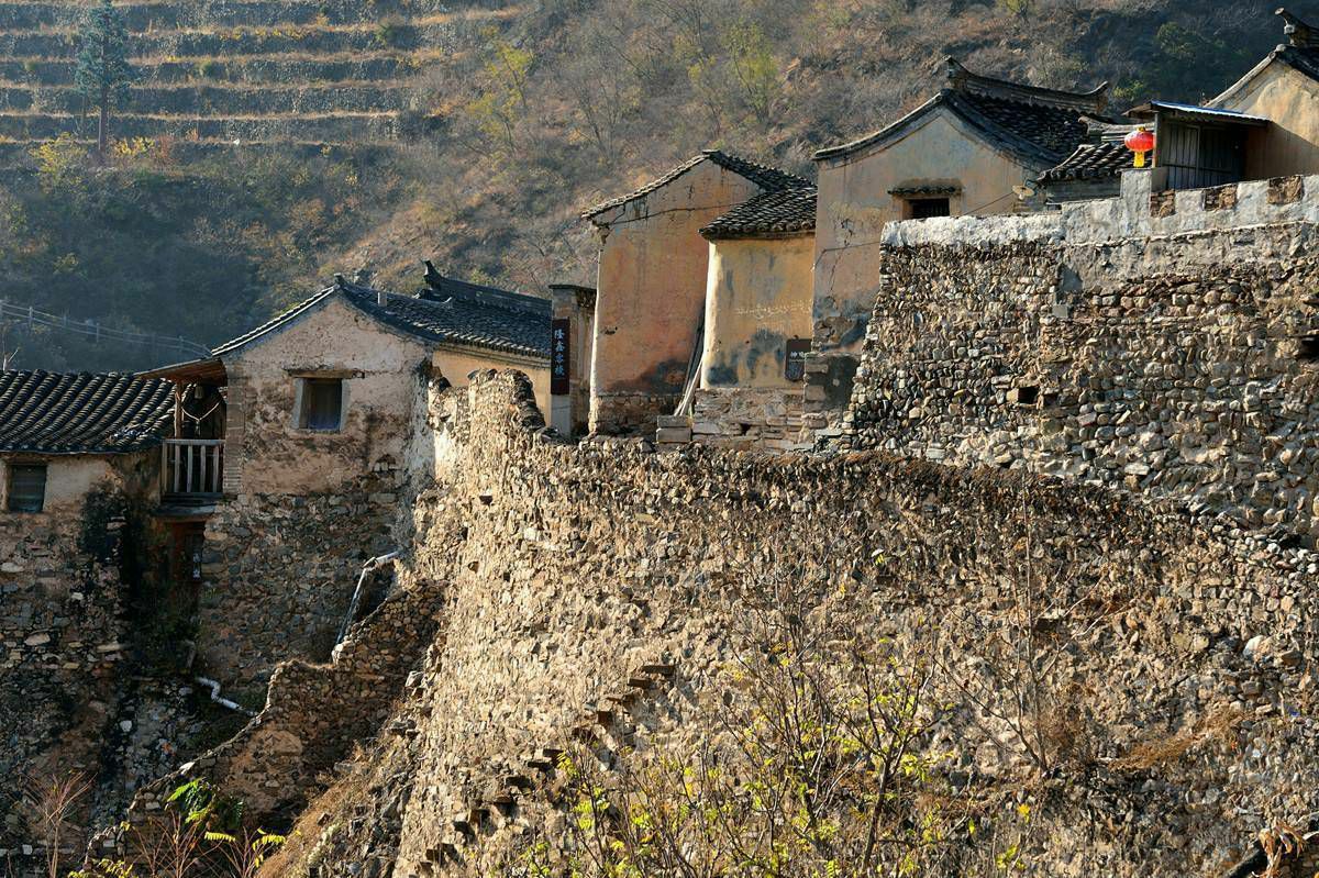 【携程攻略】北京爨底下村景点,古老而美丽的村落，保存完好的房屋建筑值得参观。去爨底下村很方便，…