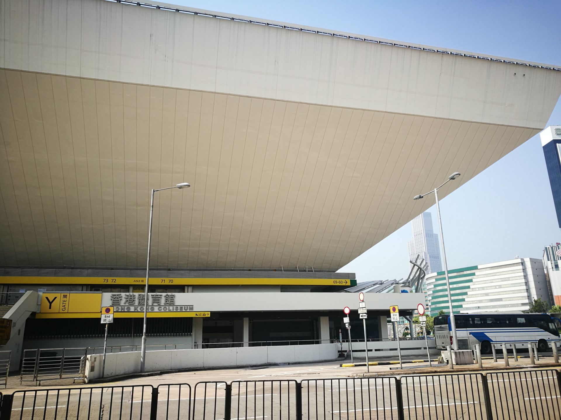 这座体育馆就是著名的红馆香港体育馆的名气反而不如红馆高因为这是